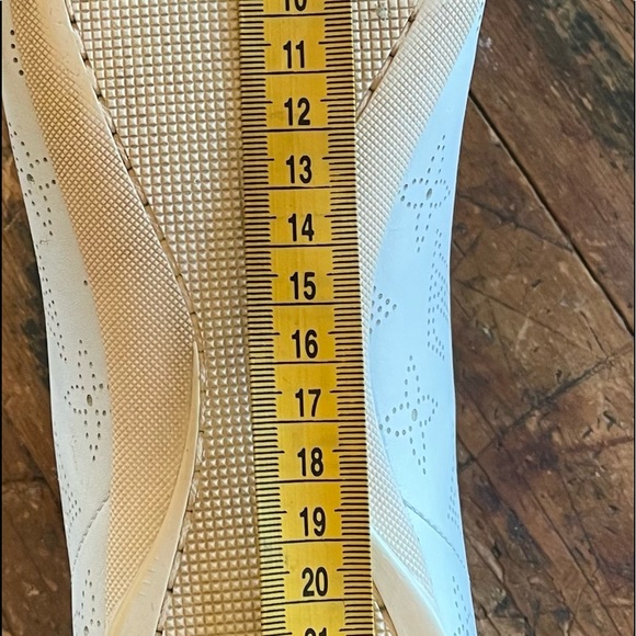 Louis Vuitton LV Monogram White Leather Sneakers. Great condition! Size 39.5 - Picture 9 of 10